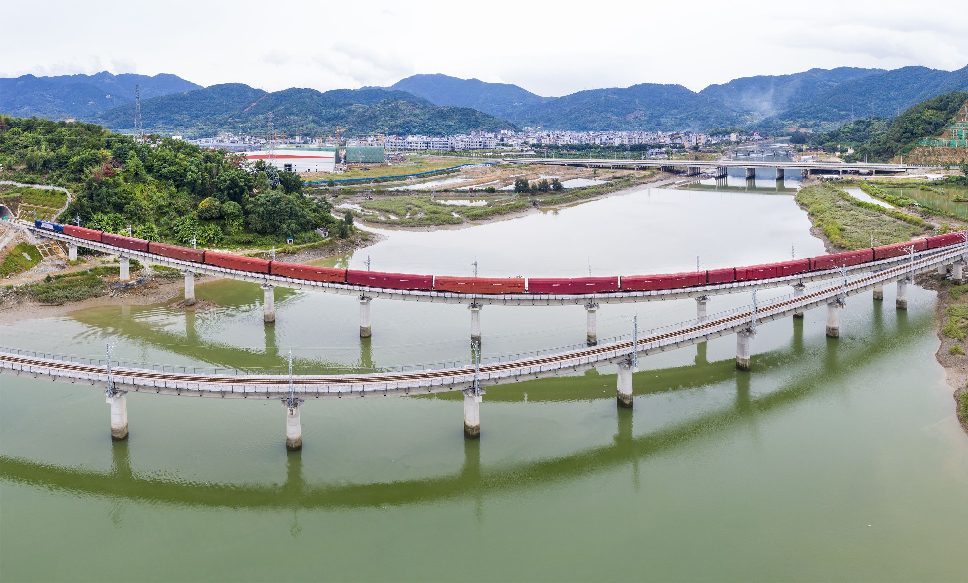 寧德汽車(chē)基地鐵路專(zhuān)用線(xiàn)正式通車(chē)運營(yíng).jpg